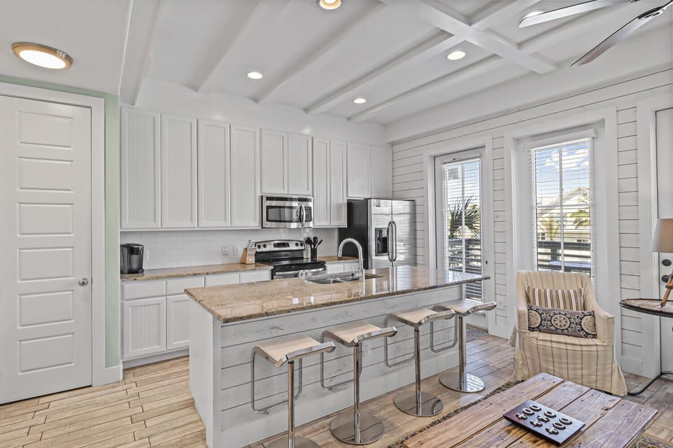 Dining Bar and Kitchen