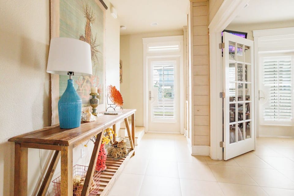 Foyer, 1st Floor