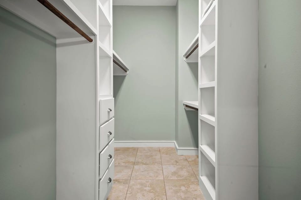 King Bathroom Closet, 2nd Floor