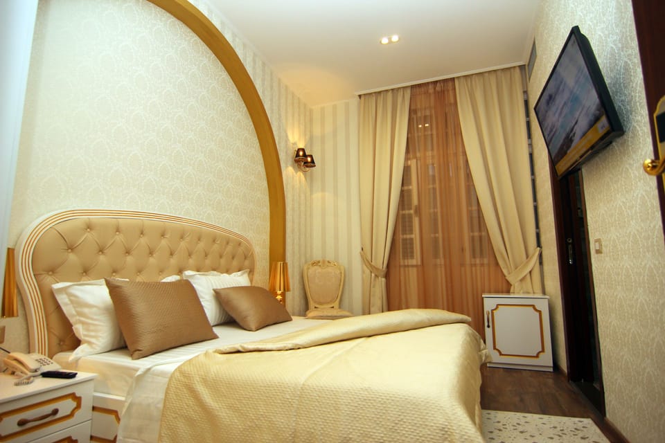 Superior Double Room, 1 King Bed, City View | 6 bedrooms, Frette Italian sheets, premium bedding, memory foam beds