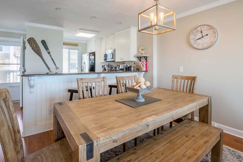 Open dining area with seating for six