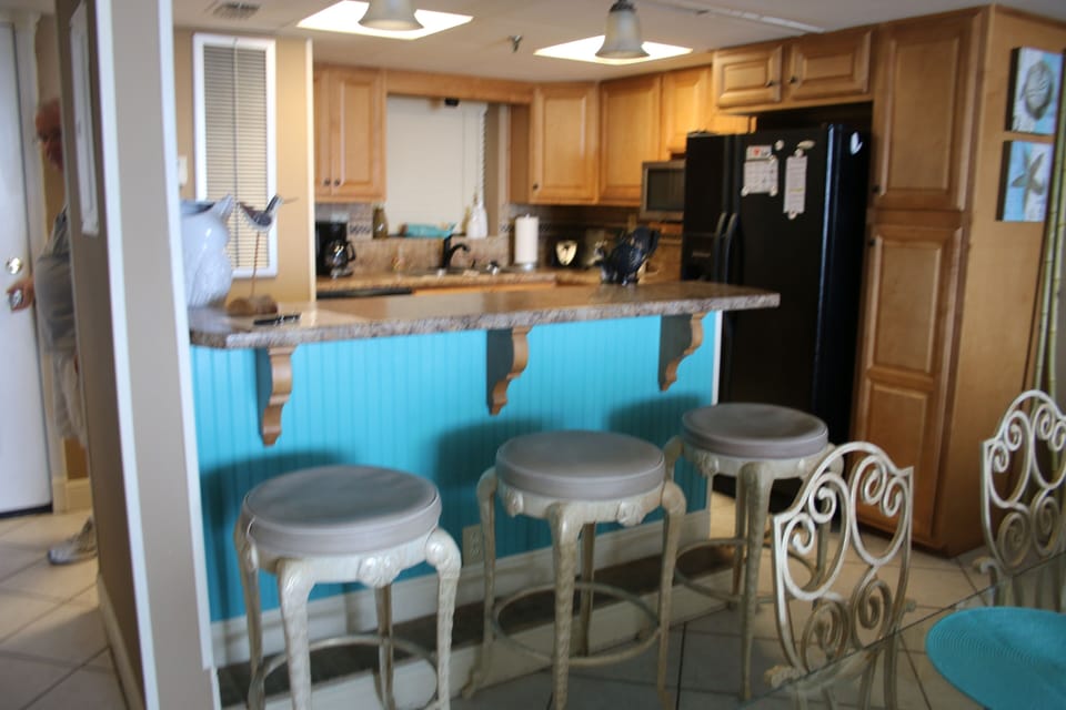 Kitchen and bar
