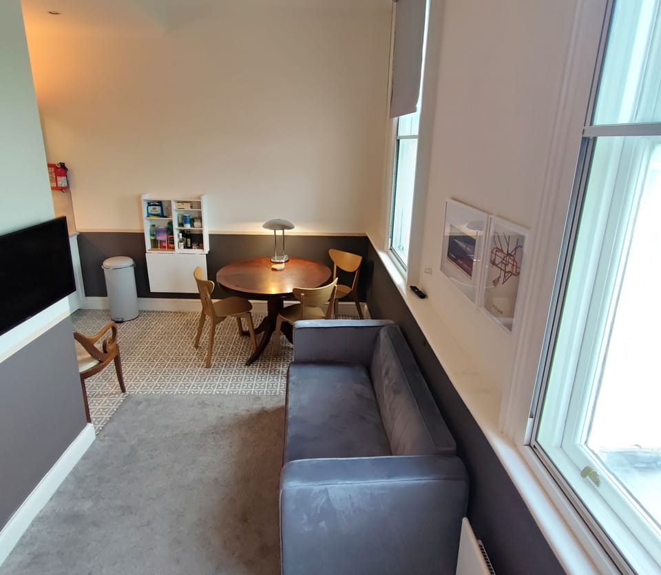 Living room and table for 4