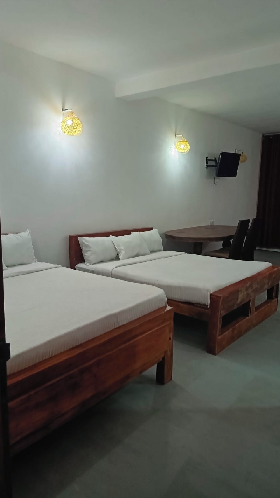 1 bedroom, premium bedding, desk, laptop workspace