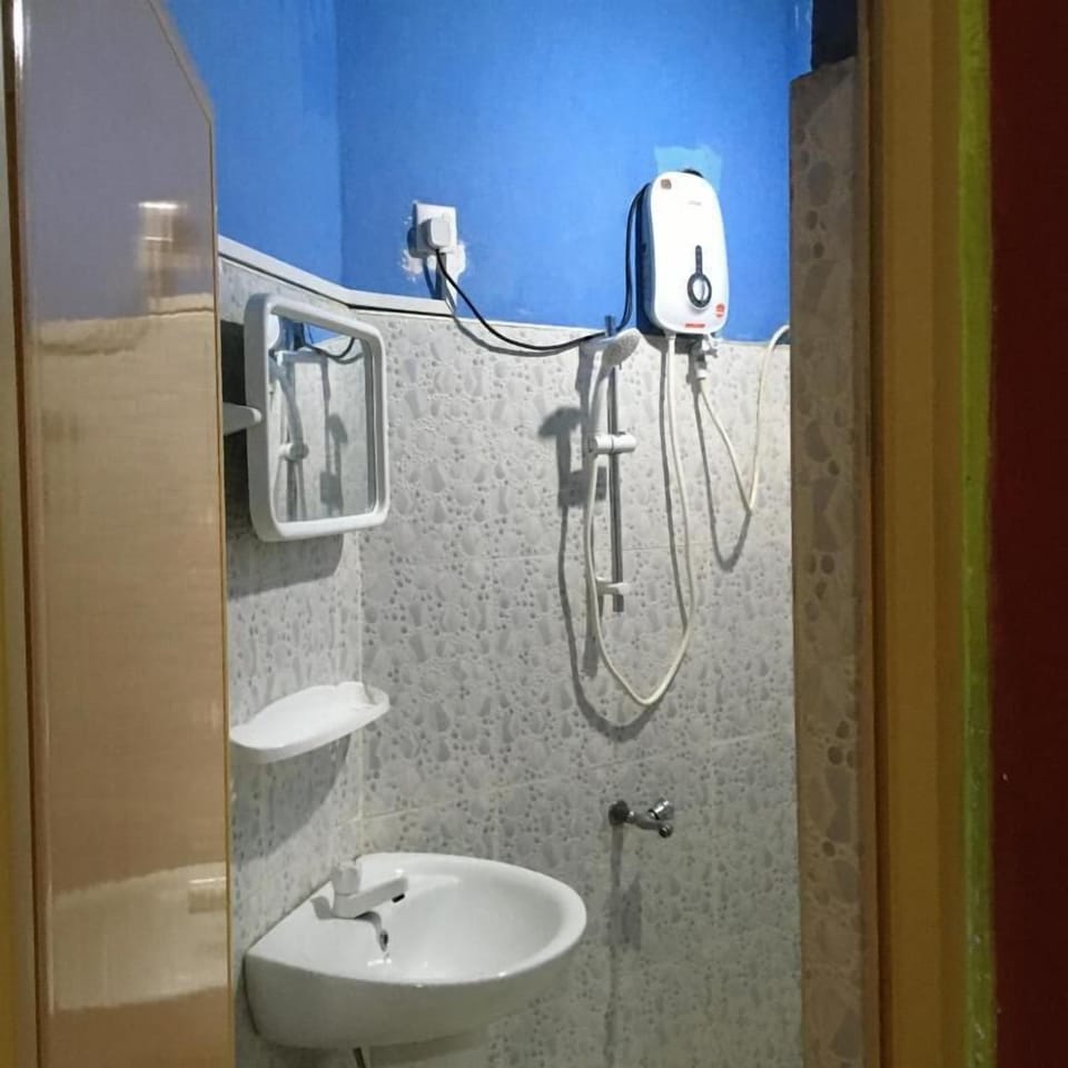 Shower, hair dryer, bathrobes
