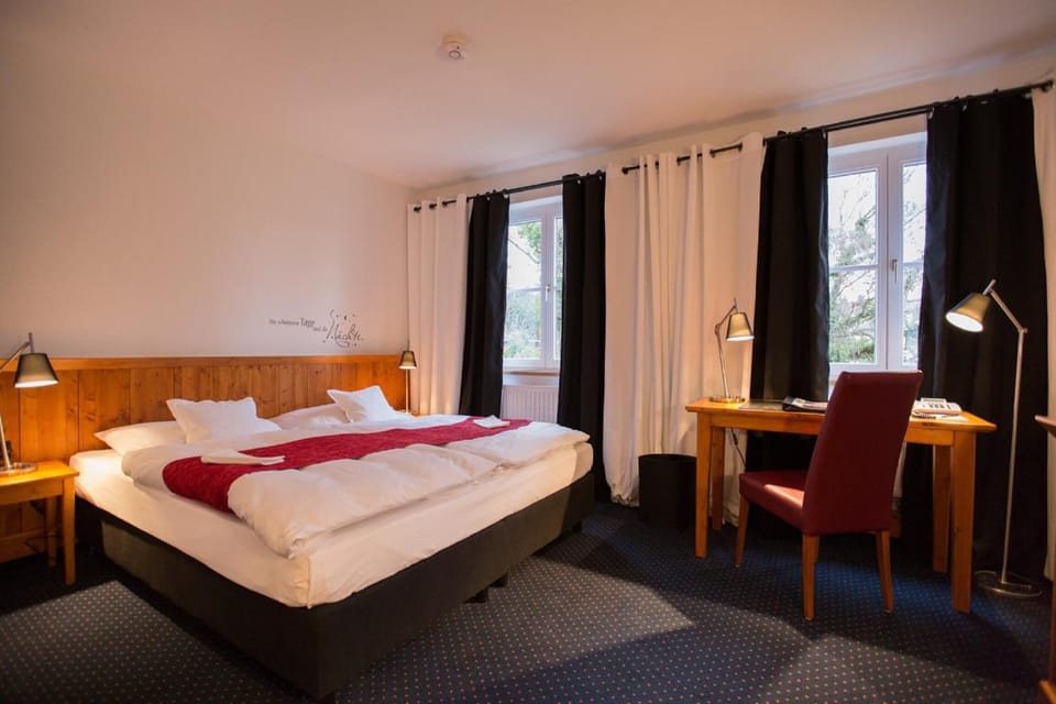 Premium bedding, in-room safe, desk, free WiFi