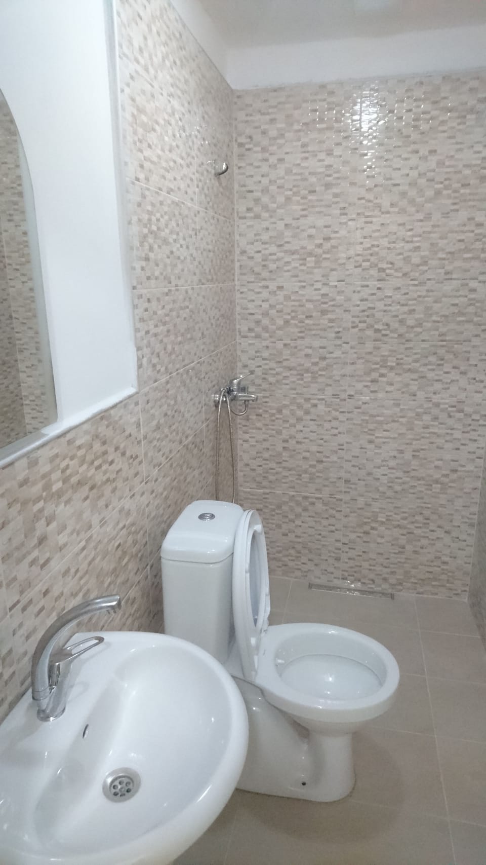 Standard Room, 1 Double Bed | Bathroom | Shower, free toiletries, hair dryer, bathrobes
