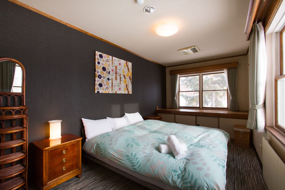 WiFi (free), bed sheets