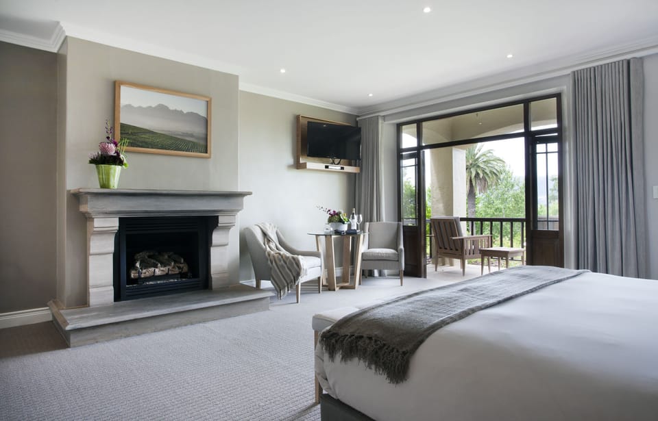 Design Room, 1 Bedroom | In-room safe, individually decorated, individually furnished, desk