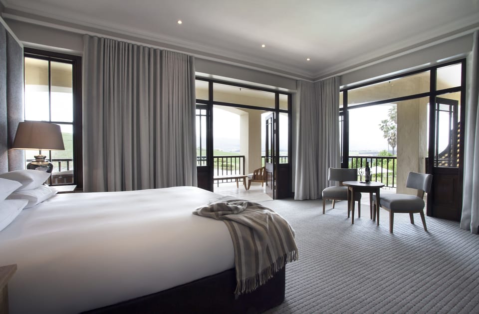 Suite | In-room safe, individually decorated, individually furnished, desk