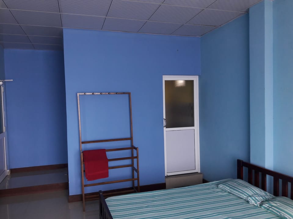 Classic Twin Room | In-room safe, desk, iron/ironing board, rollaway beds