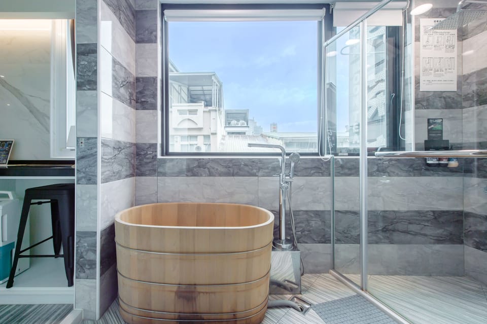 Superior Room, 1 Bedroom | Bathroom | Shower, rainfall showerhead, hair dryer, slippers