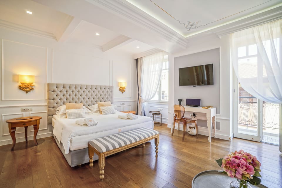 Superior Suite | Minibar, in-room safe, individually decorated, individually furnished