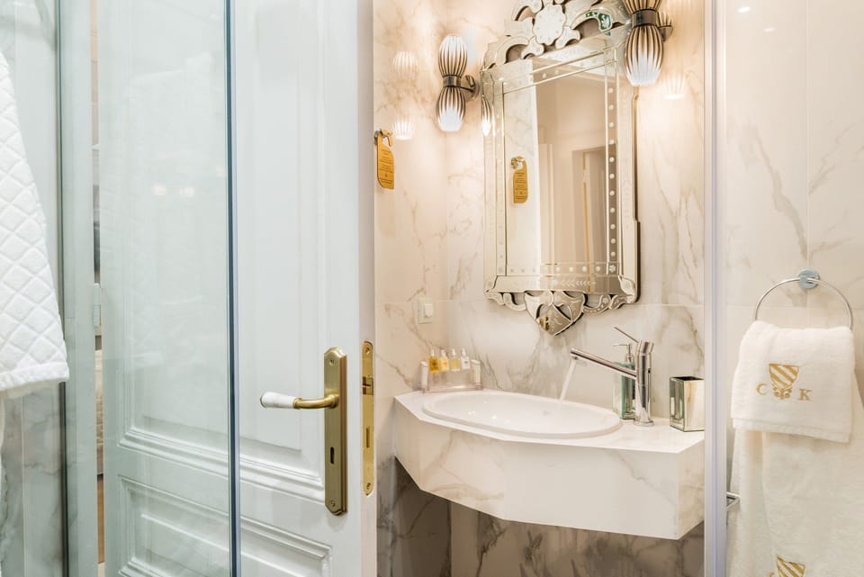 Superior Suite | Bathroom sink