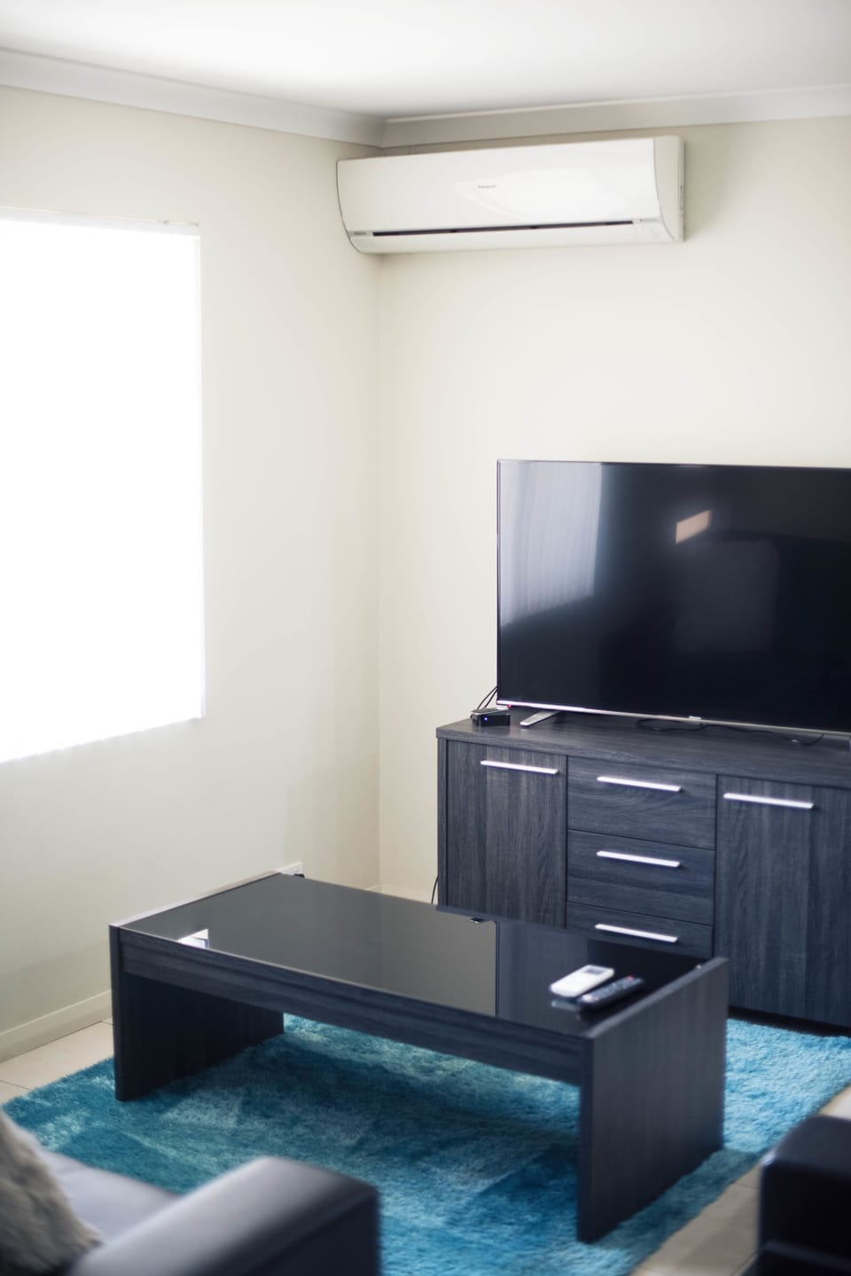55-inch flat-screen TV with digital channels, Smart TV, Netflix