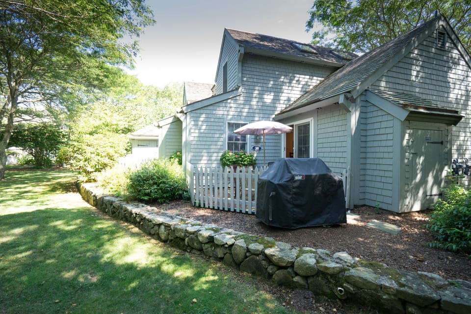 Rear patio/bbq grill