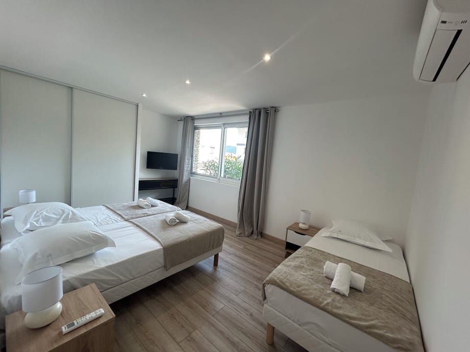 Free WiFi, bed sheets