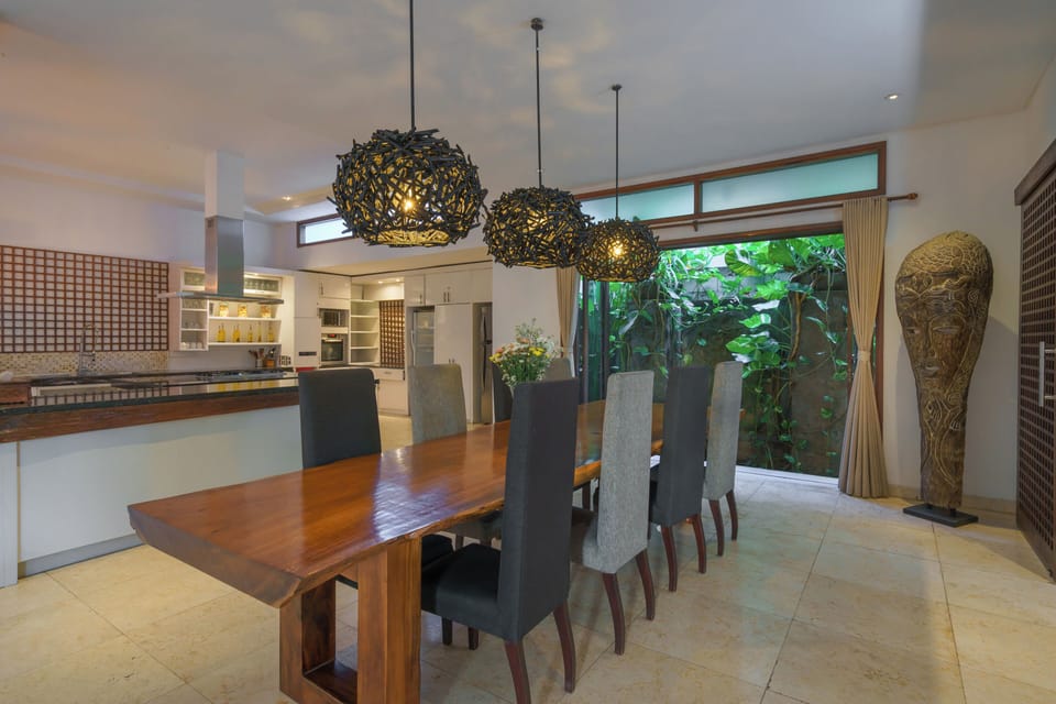 Villa, 7 Bedrooms | In-room dining