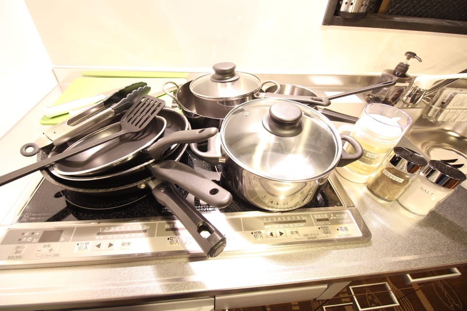 Traditional Townhome, Multiple Beds, Kitchen | Private kitchen | Fridge, microwave, stovetop, electric kettle