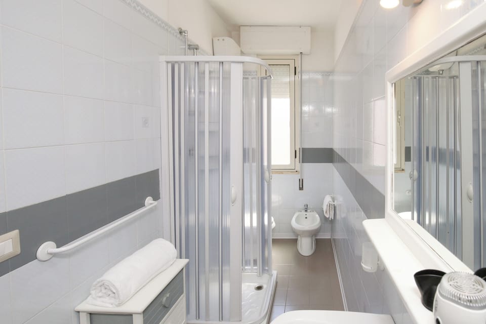 Superior Apartment | Bathroom | Shower, bidet, towels