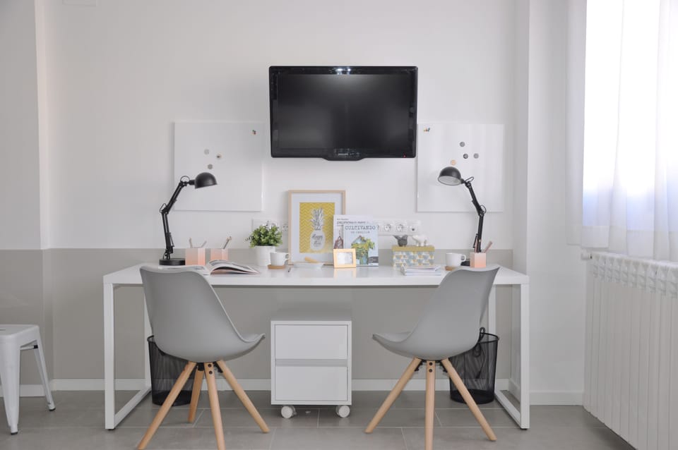 Standard Studio | Living area | Flat-screen TV