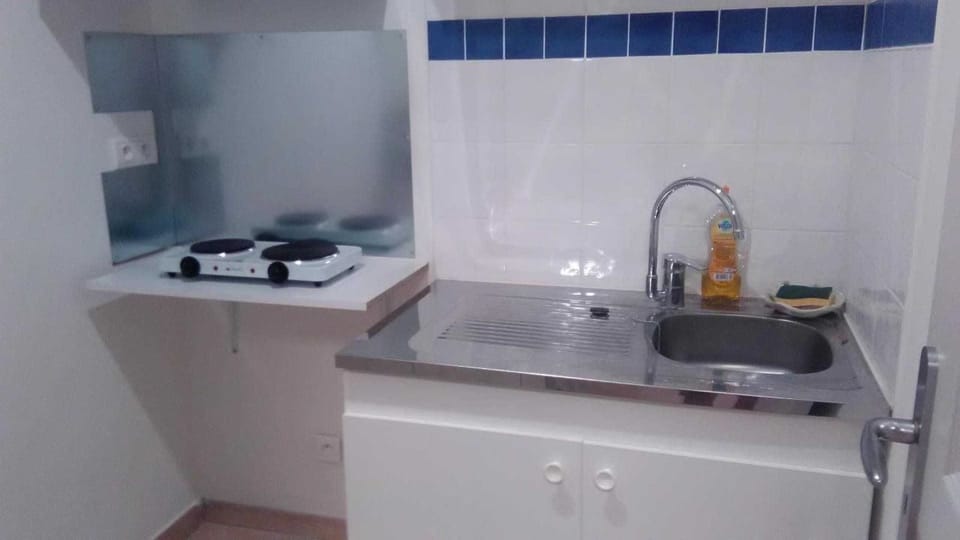 Classic Bungalow, Ensuite, Garden View | Private kitchen | Mini-fridge, microwave, electric kettle, freezer