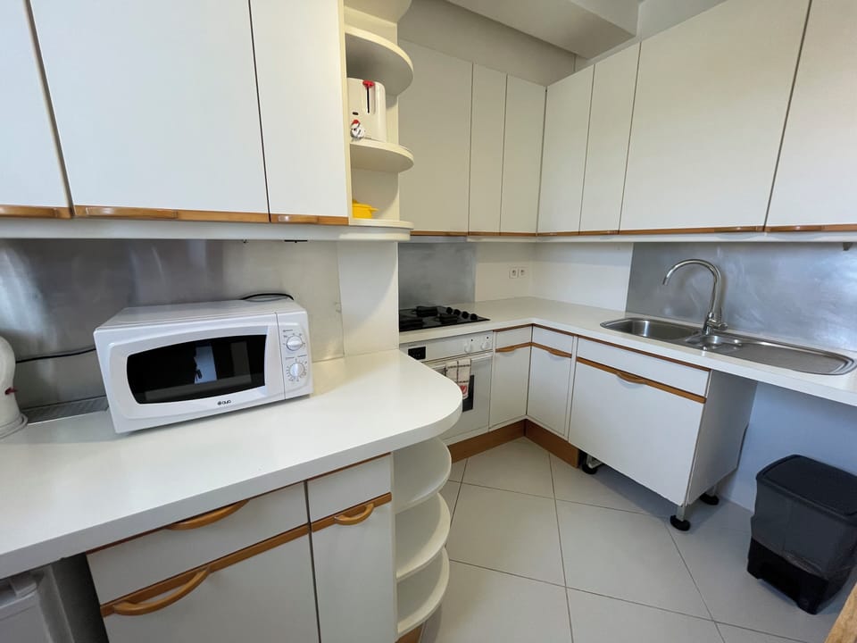 Family Apartment, Ensuite, Mountain View | Private kitchen | Mini-fridge, microwave, electric kettle, freezer