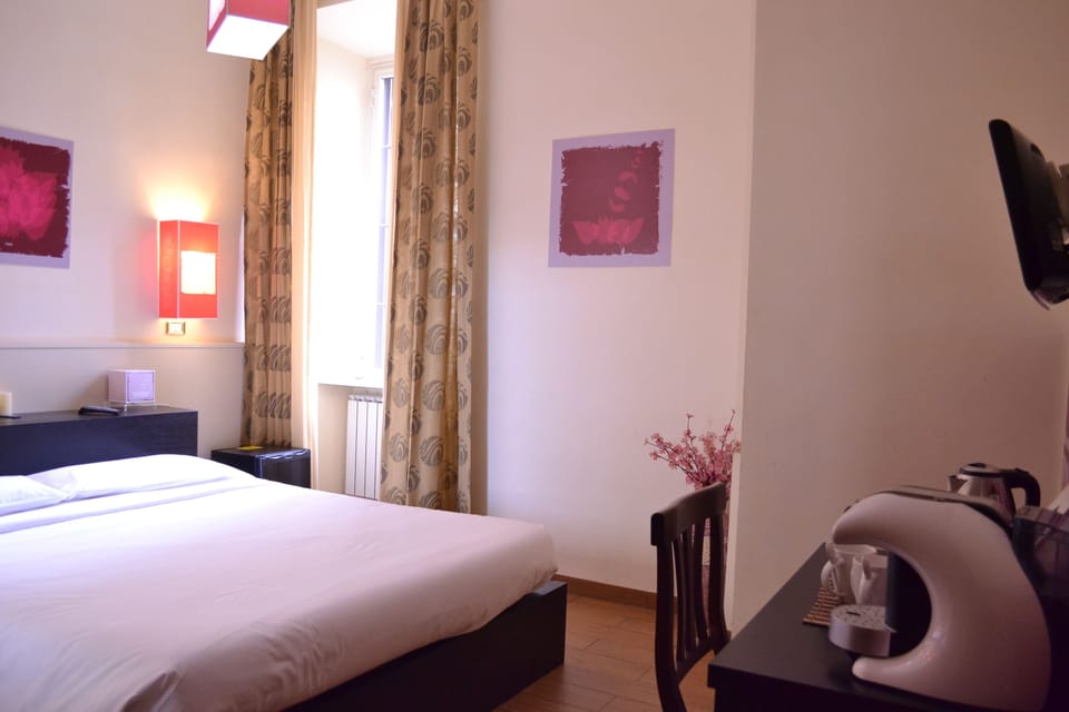 Superior Double Room, Ensuite | Desk, blackout drapes, soundproofing, iron/ironing board (on request)