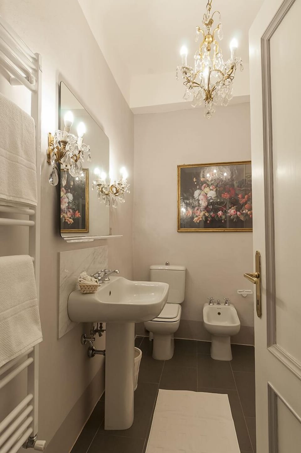 Double Room, Balcony | Bathroom | Shower, free toiletries, hair dryer, towels