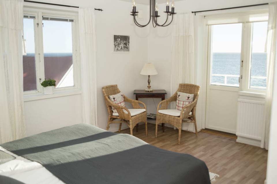 Double Room, Private Bathroom, Sea View | Individually decorated, individually furnished, iron/ironing board