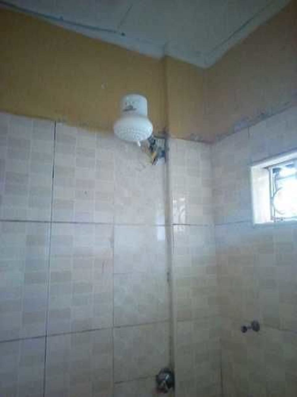 Standard Single Room, Non Smoking | Bathroom | Shower, rainfall showerhead, free toiletries, slippers