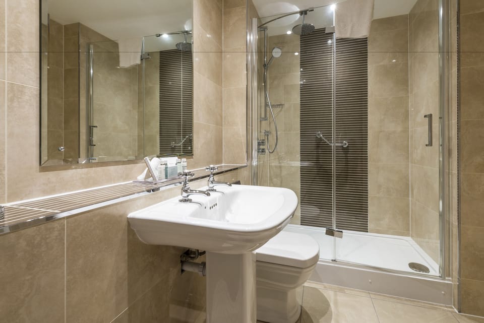 Shower, free toiletries, hair dryer, towels