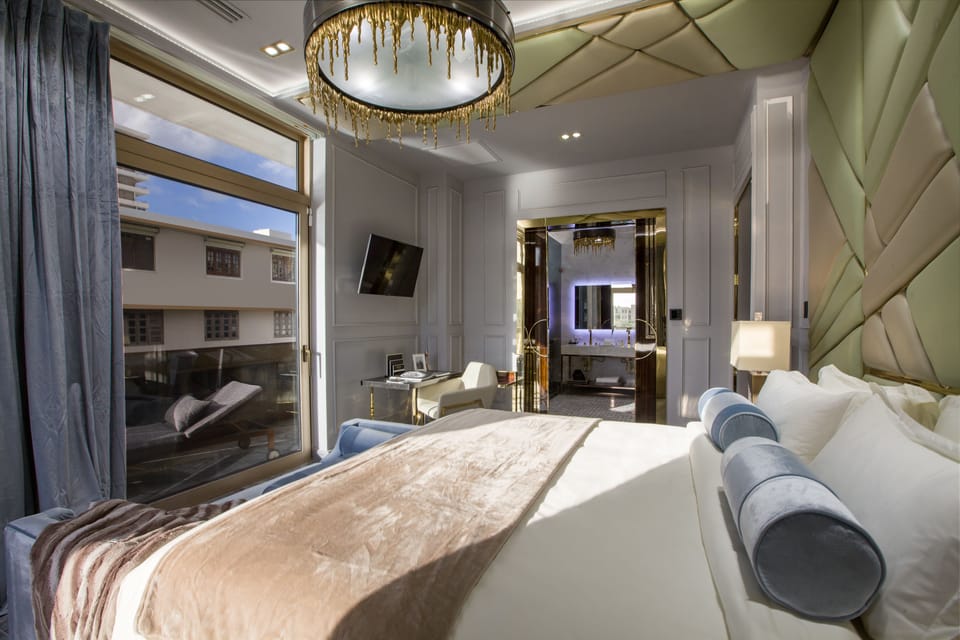 Panorama Suite Beyond Balcony | Frette Italian sheets, premium bedding, down comforters, pillowtop beds