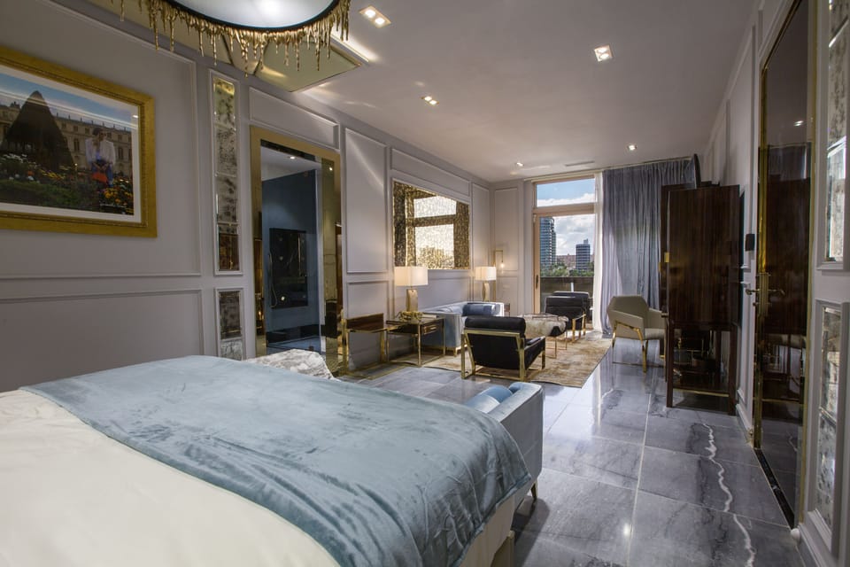 Infinity Suite Beyond Balcony | Frette Italian sheets, premium bedding, down comforters, pillowtop beds