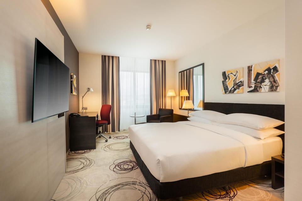 Room, 1 King Bed | Hypo-allergenic bedding, minibar, in-room safe, desk