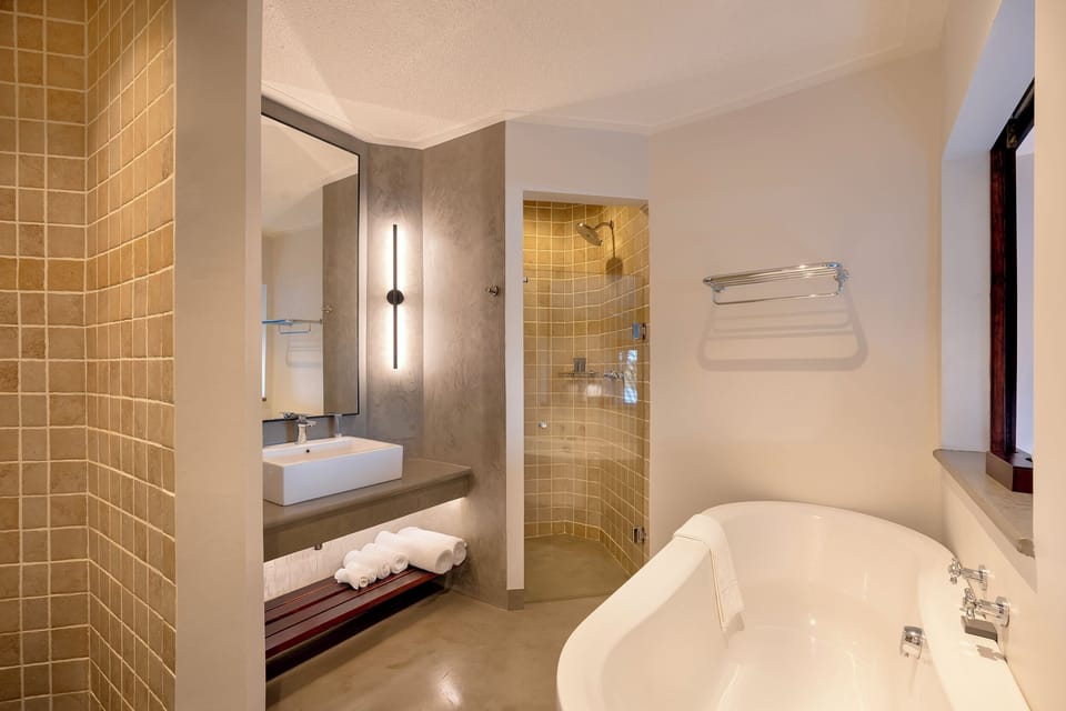 Deluxe Double Room, 1 Bedroom, Balcony, River View | Bathroom | Separate tub and shower, deep soaking tub, free toiletries, hair dryer
