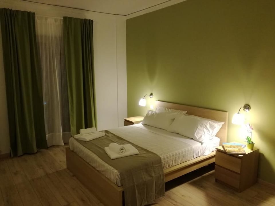 Comfort Double Room, Balcony, Valley View (Private External Bathroom) | Premium bedding, desk, laptop workspace, iron/ironing board