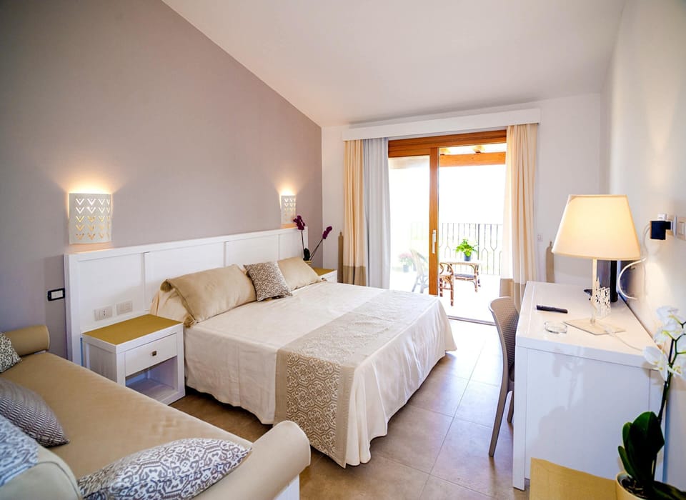 Family Quadruple Room | 1 bedroom, in-room safe, free WiFi, bed sheets