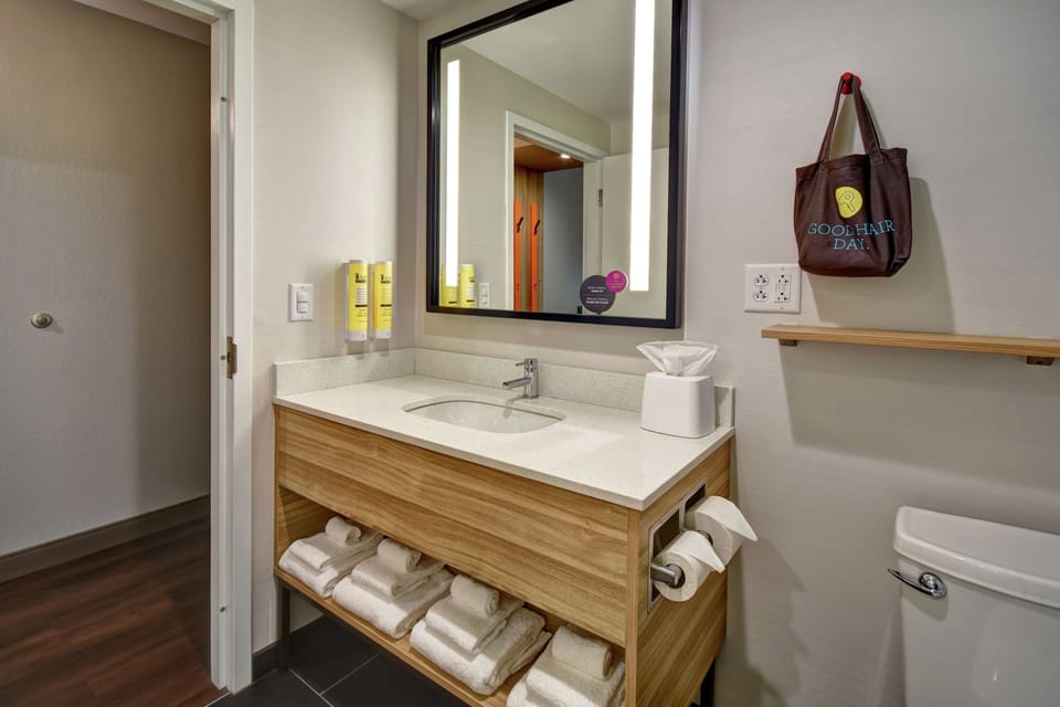 Room, 2 Queen Beds | Bathroom | Free toiletries, bathrobes, towels