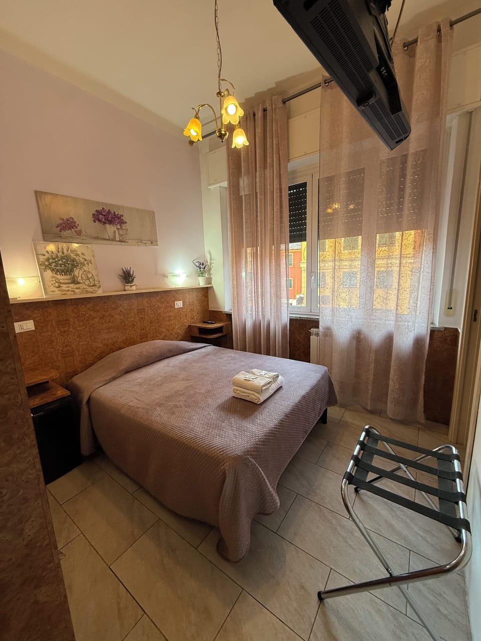 Deluxe Single Room | Desk, WiFi (free), bed sheets