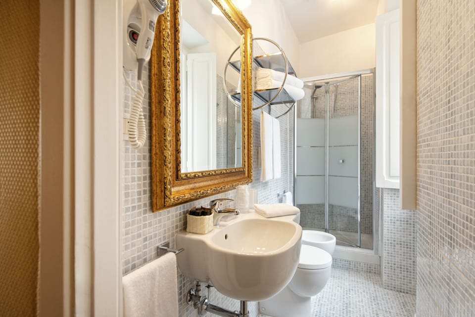 Deluxe Suite, Terrace | Bathroom | Shower, free toiletries, hair dryer, towels