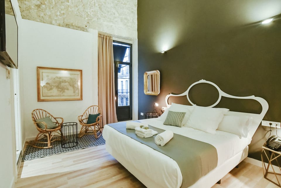 Superior Double Room | Soundproofing, free WiFi, bed sheets
