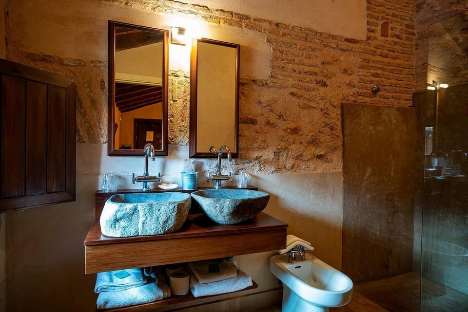 Shower, free toiletries, hair dryer, bidet