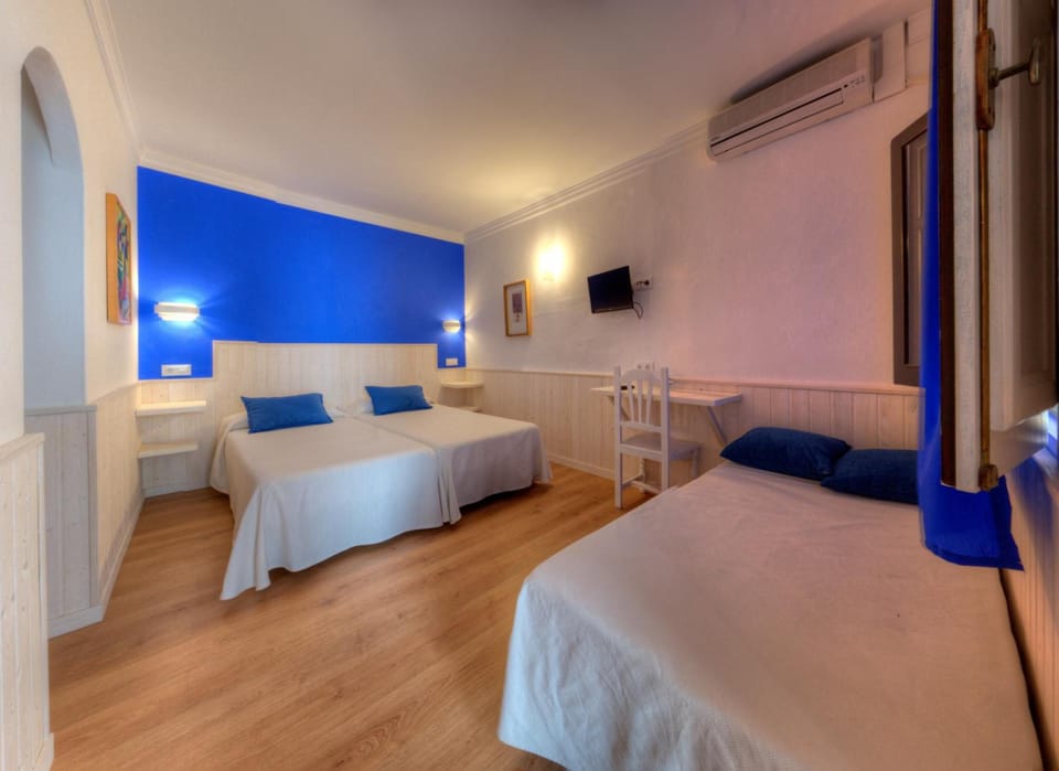 Premium bedding, desk, free WiFi, bed sheets