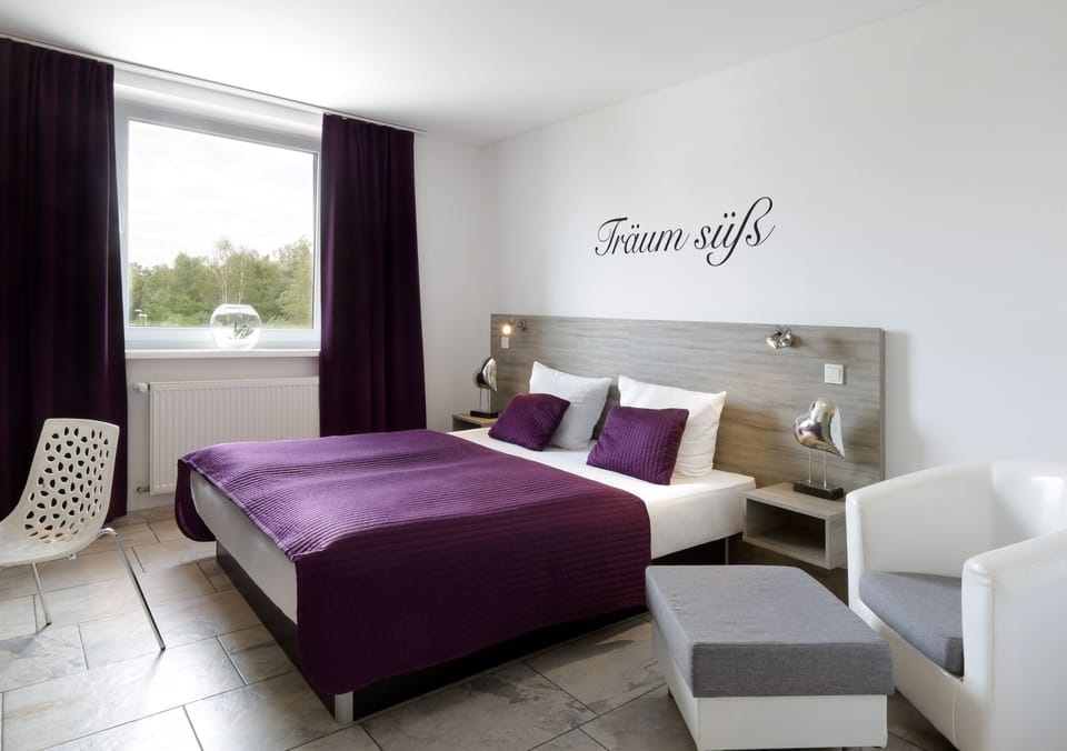 Comfort Triple Room | Minibar, in-room safe, desk, cribs/infant beds