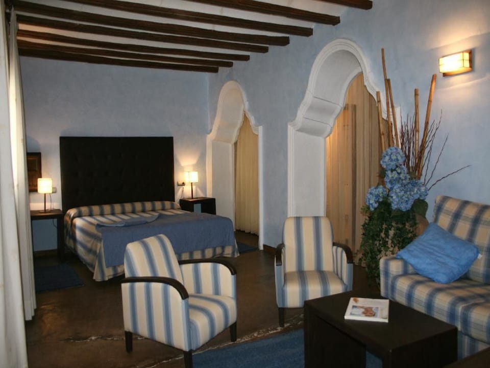 Suite | In-room safe, cribs (free), rollaway beds (surcharge), WiFi (free)