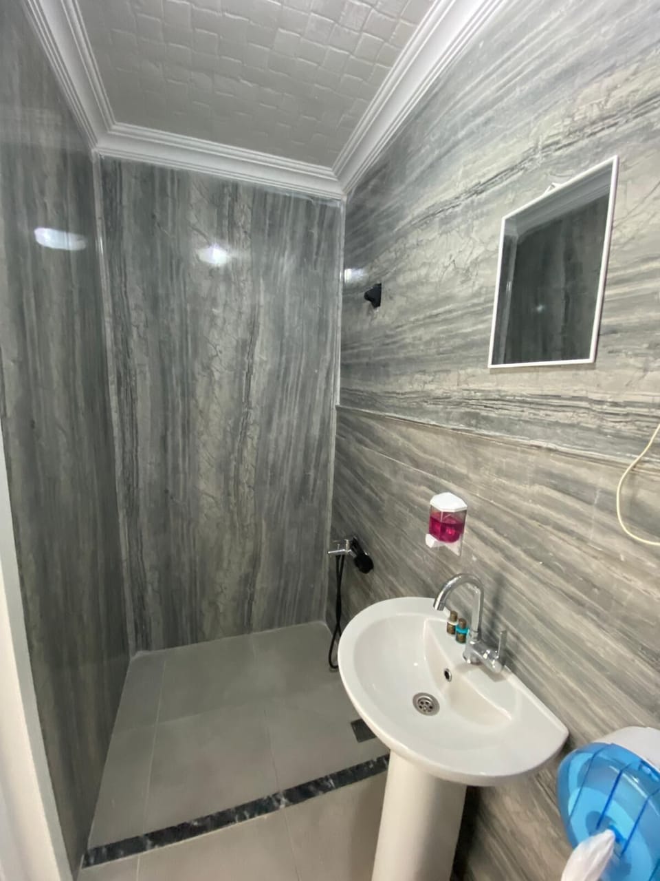 Deluxe Double Room | Bathroom | Shower, free toiletries, hair dryer, slippers