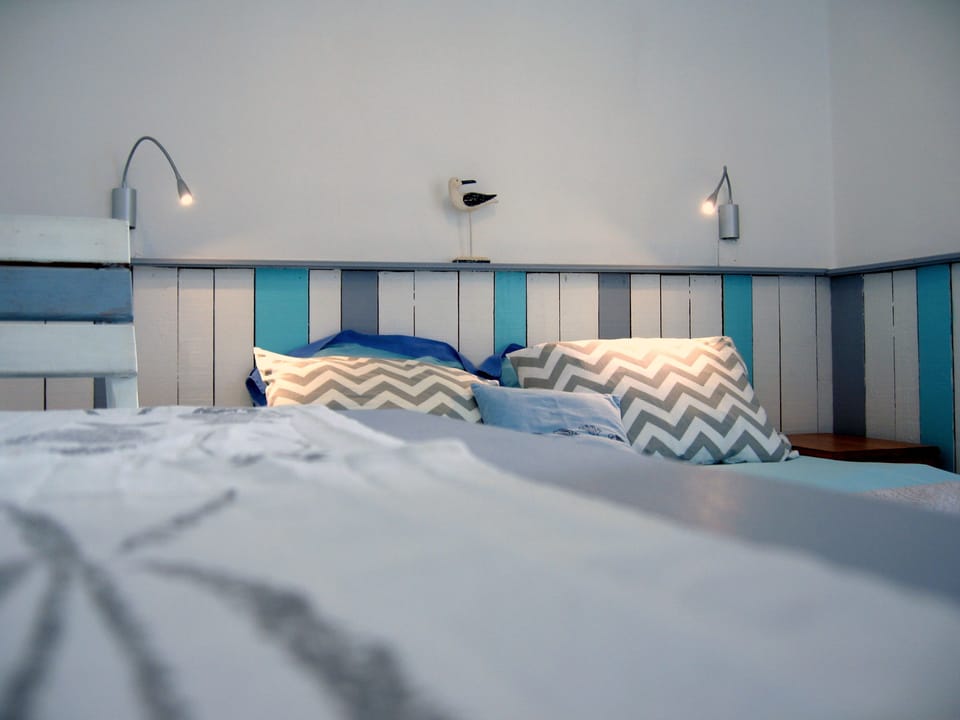 Double Room (Barbatre) | Free cribs/infant beds, free WiFi, bed sheets