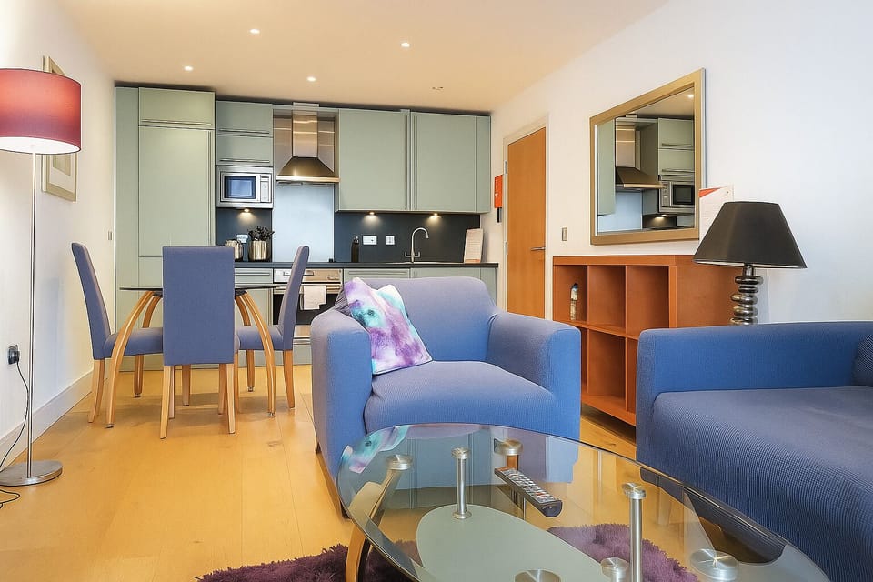 Executive Apartment, 1 Bedroom | Living area | Flat-screen TV