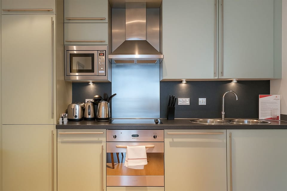 Executive Apartment, 1 Bedroom | Private kitchen | Full-size fridge, microwave, oven, stovetop